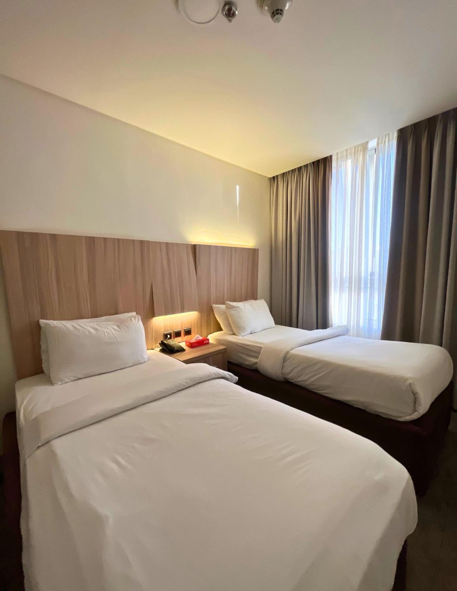 La Casa Hotel Amman By Fhm Bagian luar foto