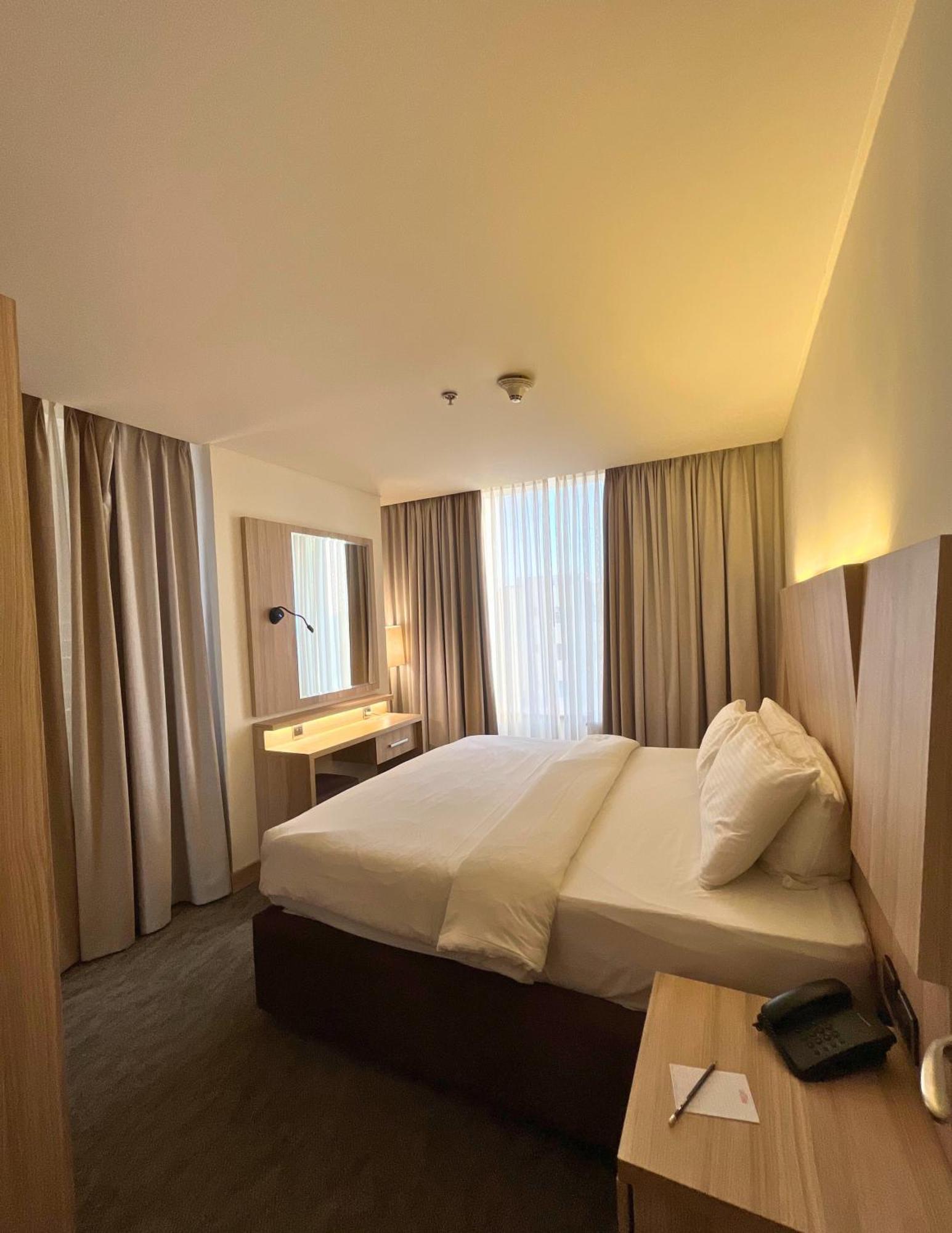 La Casa Hotel Amman By Fhm Bagian luar foto