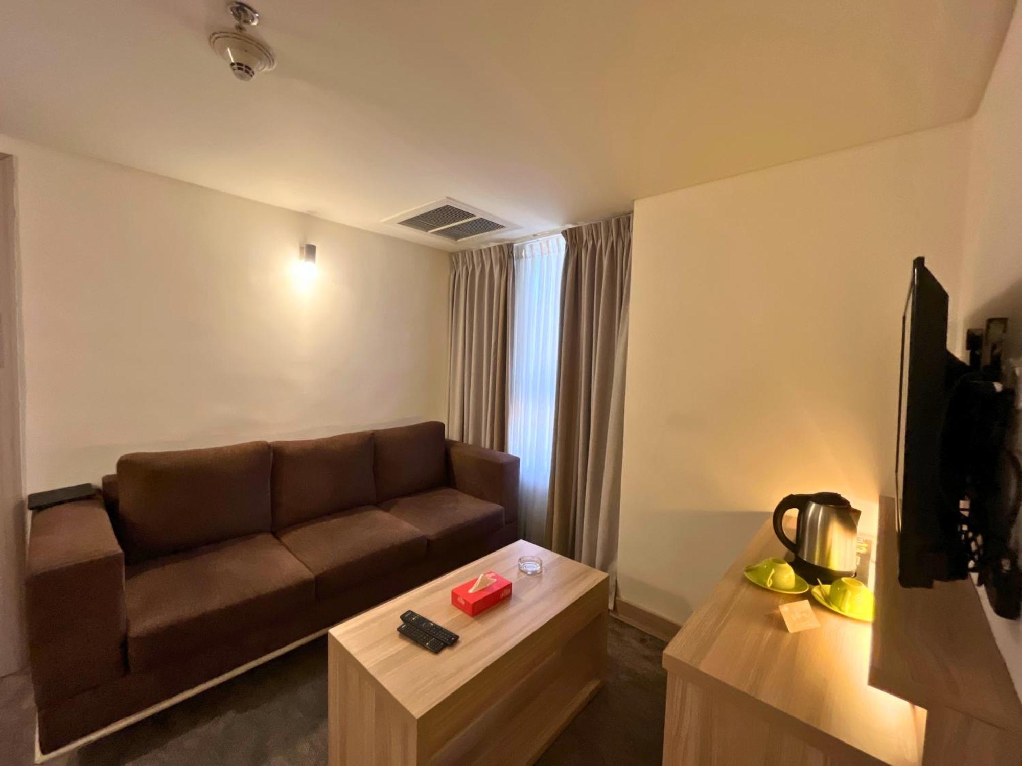 La Casa Hotel Amman By Fhm Bagian luar foto